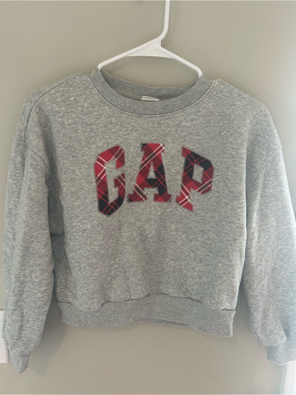 GAP Girls Gray Crewneck Sweatshirt with Red Plaid Logo (Youth Large)